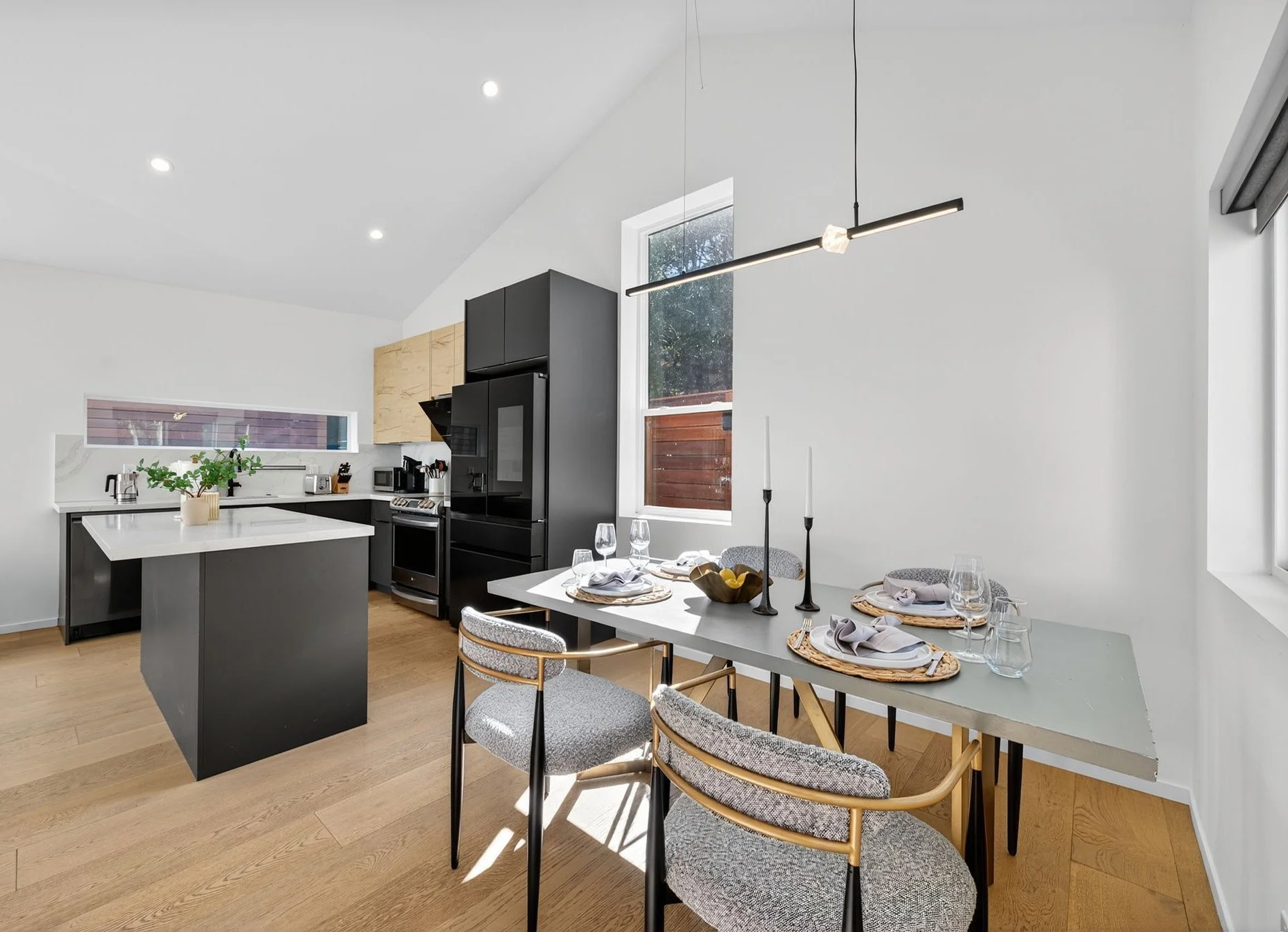 Luxury Modern Living · 2-bedroom 2-bath whole home · Emerald Hills, CA — Stay Alpha Home