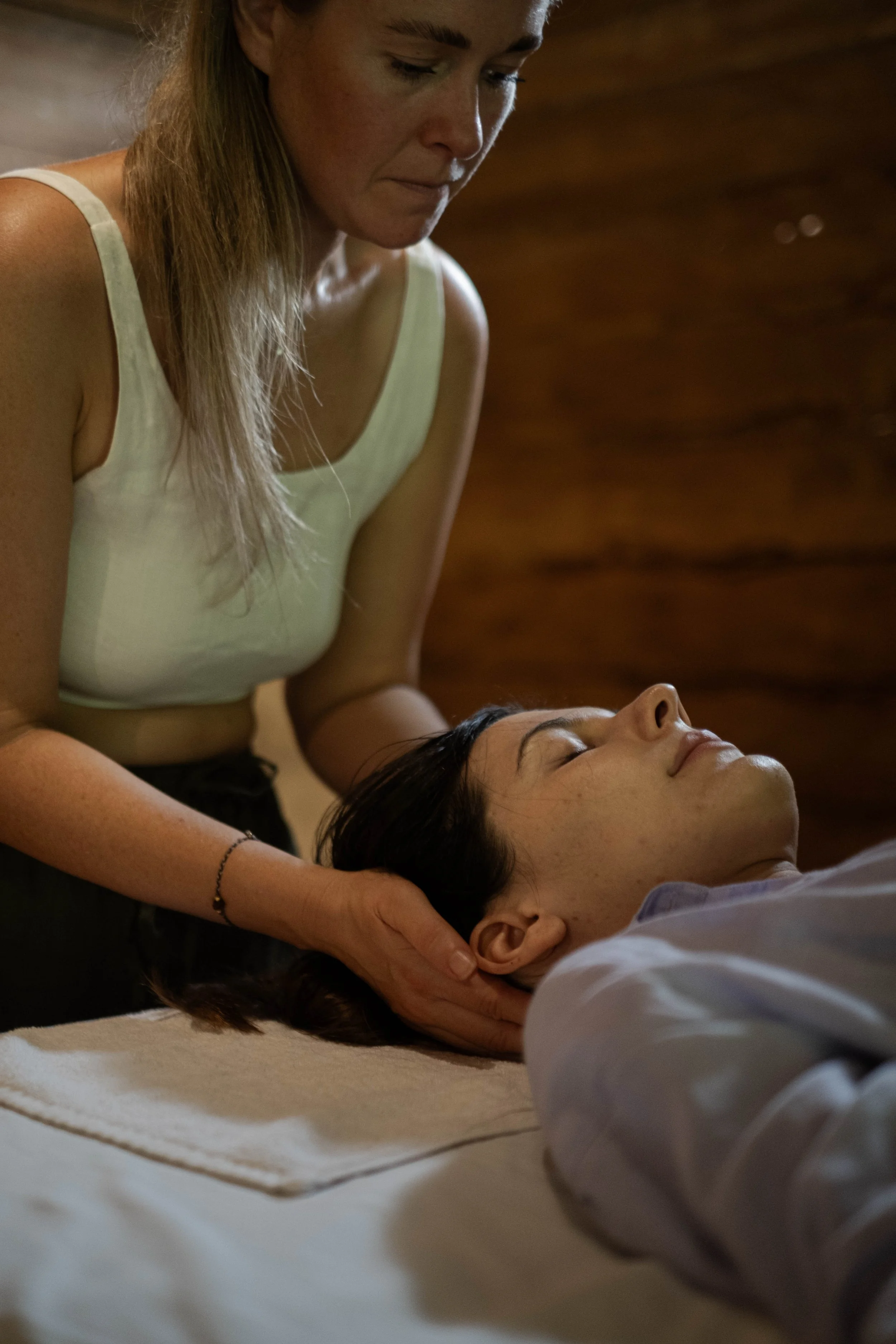 Alex facilitating breathwork with a client during a private FBR breathwork session.
