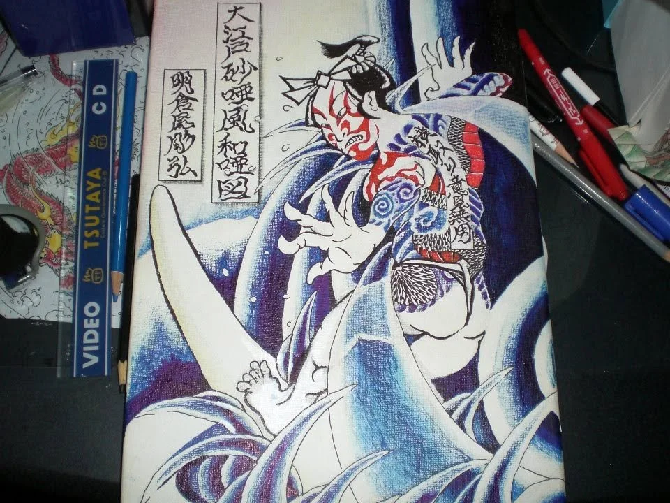 伝統的な浮世絵スタイルの妖怪を描いた絵画。激しいポーズと水しぶき、濃淡を用いた色彩が特徴です。
