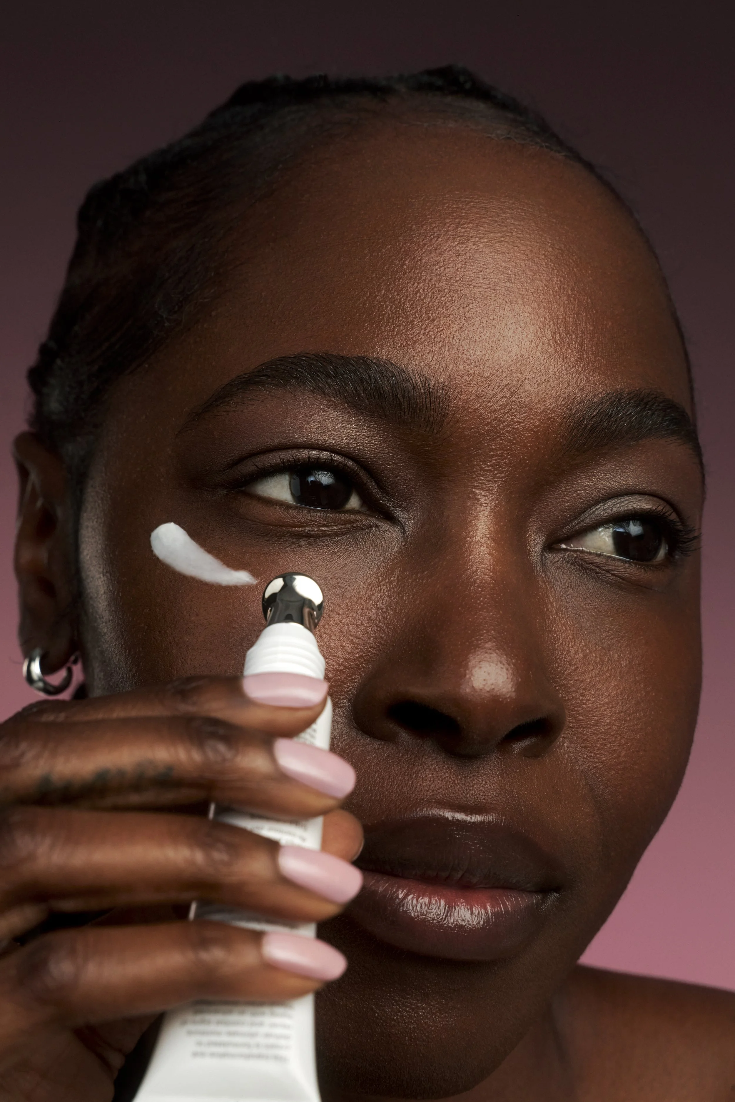 260408_EGF_Eye_Aminat_Applying_0275copy3.jpg