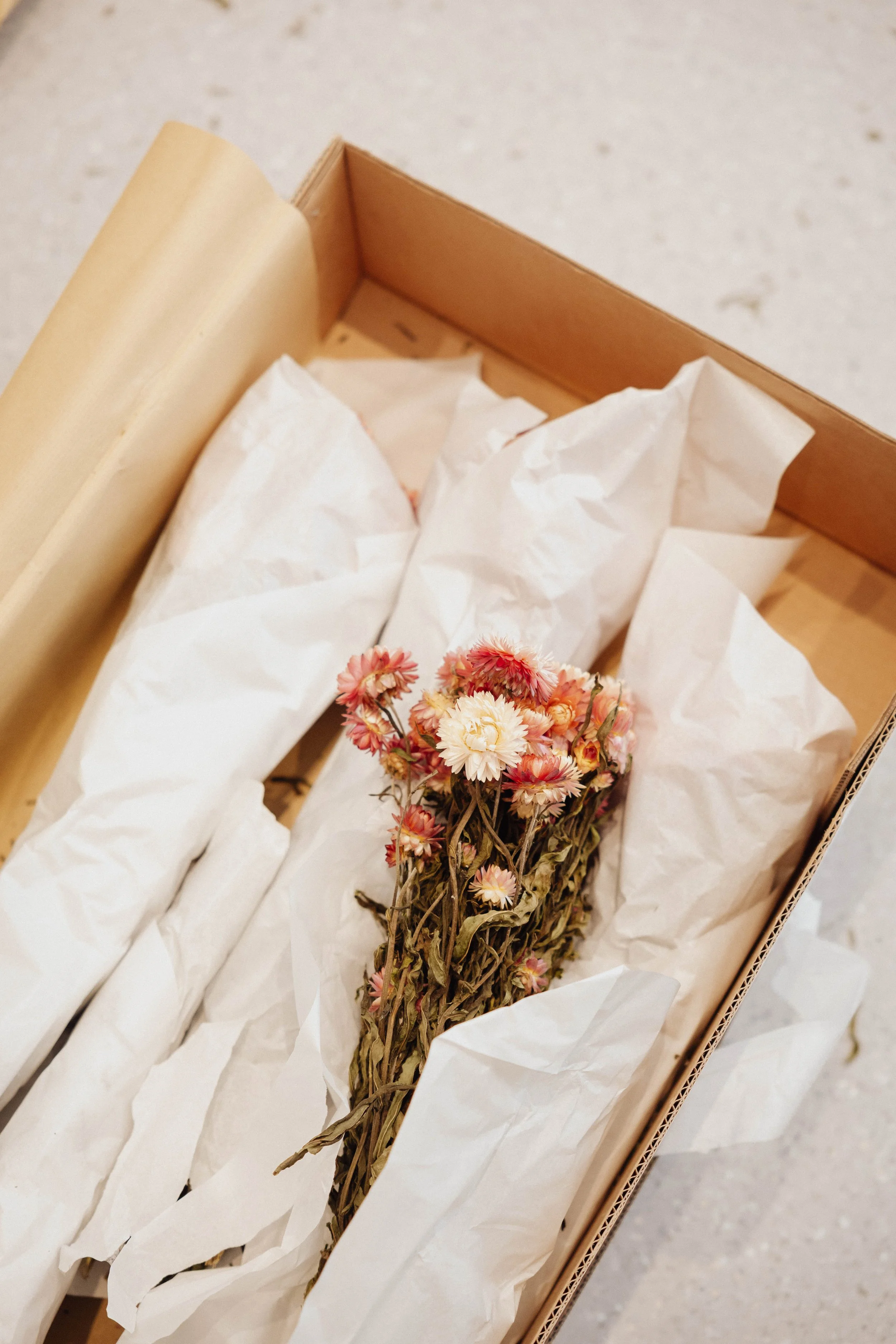 Reportage photo sur l'art floral et le geste artisanal dans l'atelier Désirée — studio nepita
