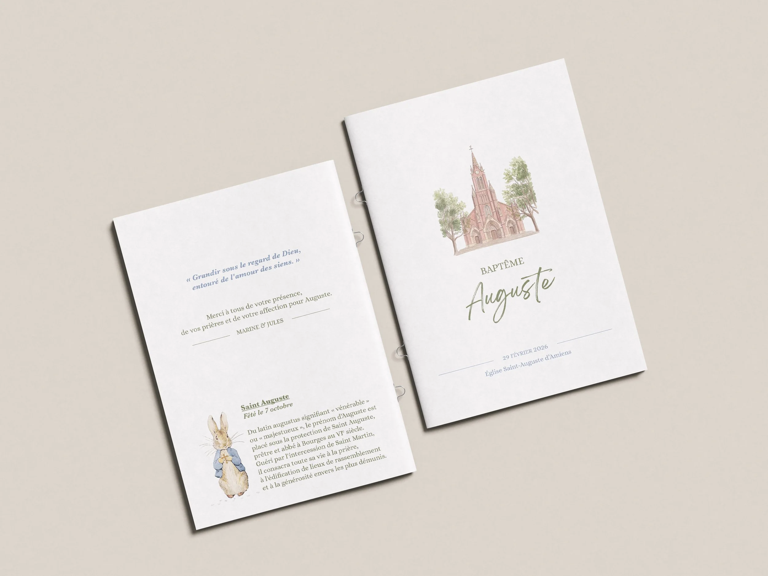 Mise en scène à plat du livret de messe de baptême épuré — studio nepita