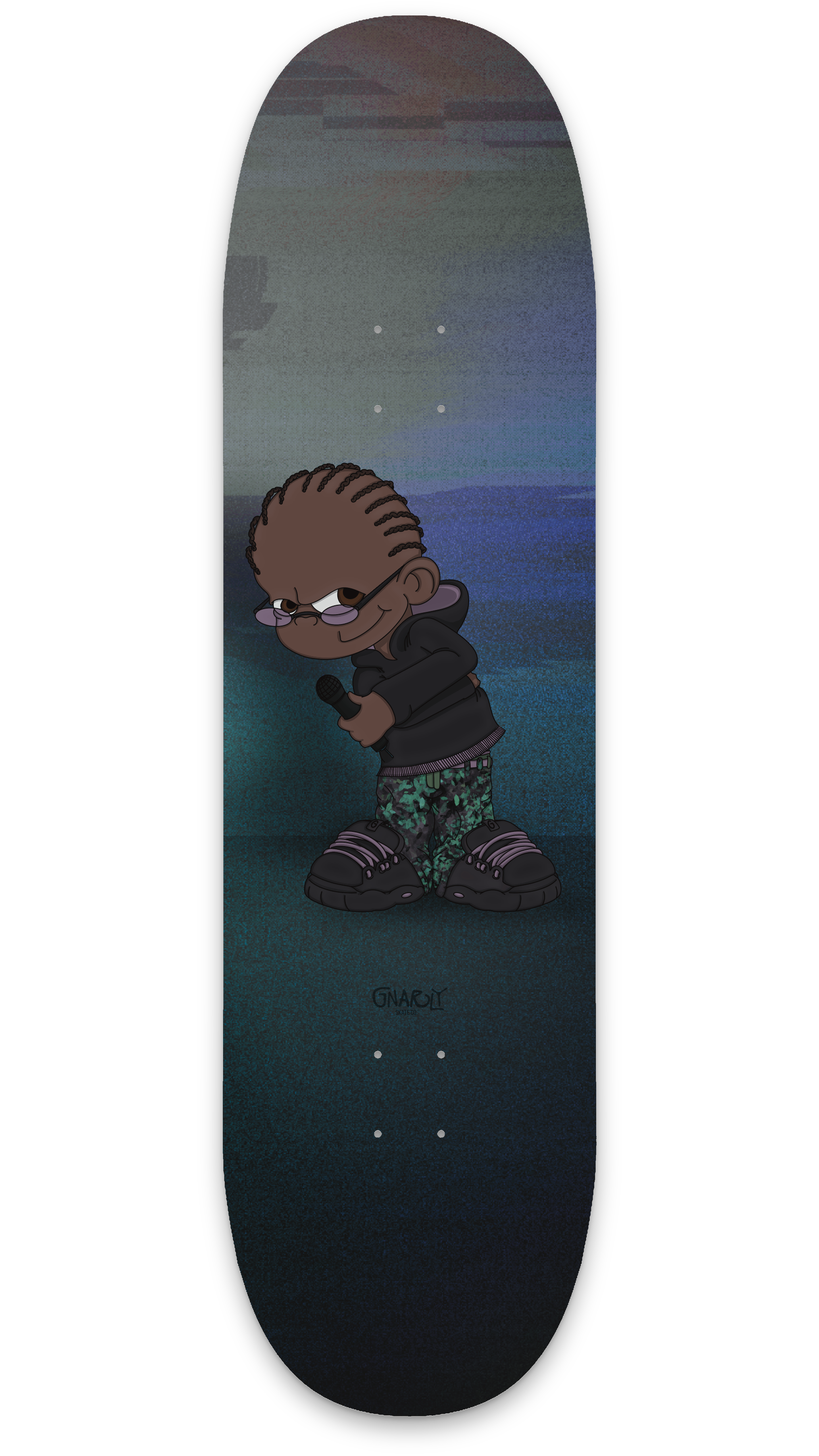 Cartoon-Skater mit dunkler Hautfarbe, braunen Haaren in Zöpfen, Sonnenbrille und einem selbstbewussten Grinsen, trägt schwarze Kapuzenjacke, Camouflage-Jeans und Sportschuhe, hält Mikrofon in der Hand, steht vor einem farbigen, abstrakten Hintergrund.