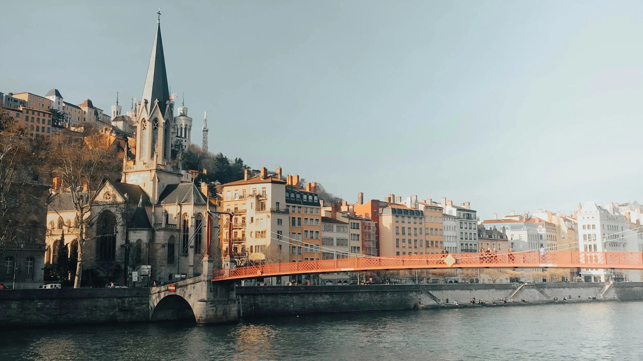 Basilique de Fourvière et la Saône à Lyon