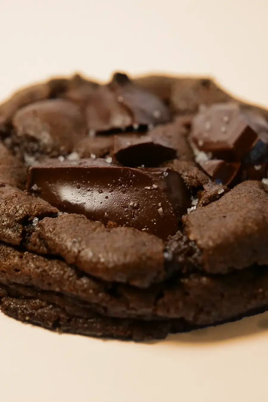 Cookie All Black au cacao, chocolat noir et fleur de sel