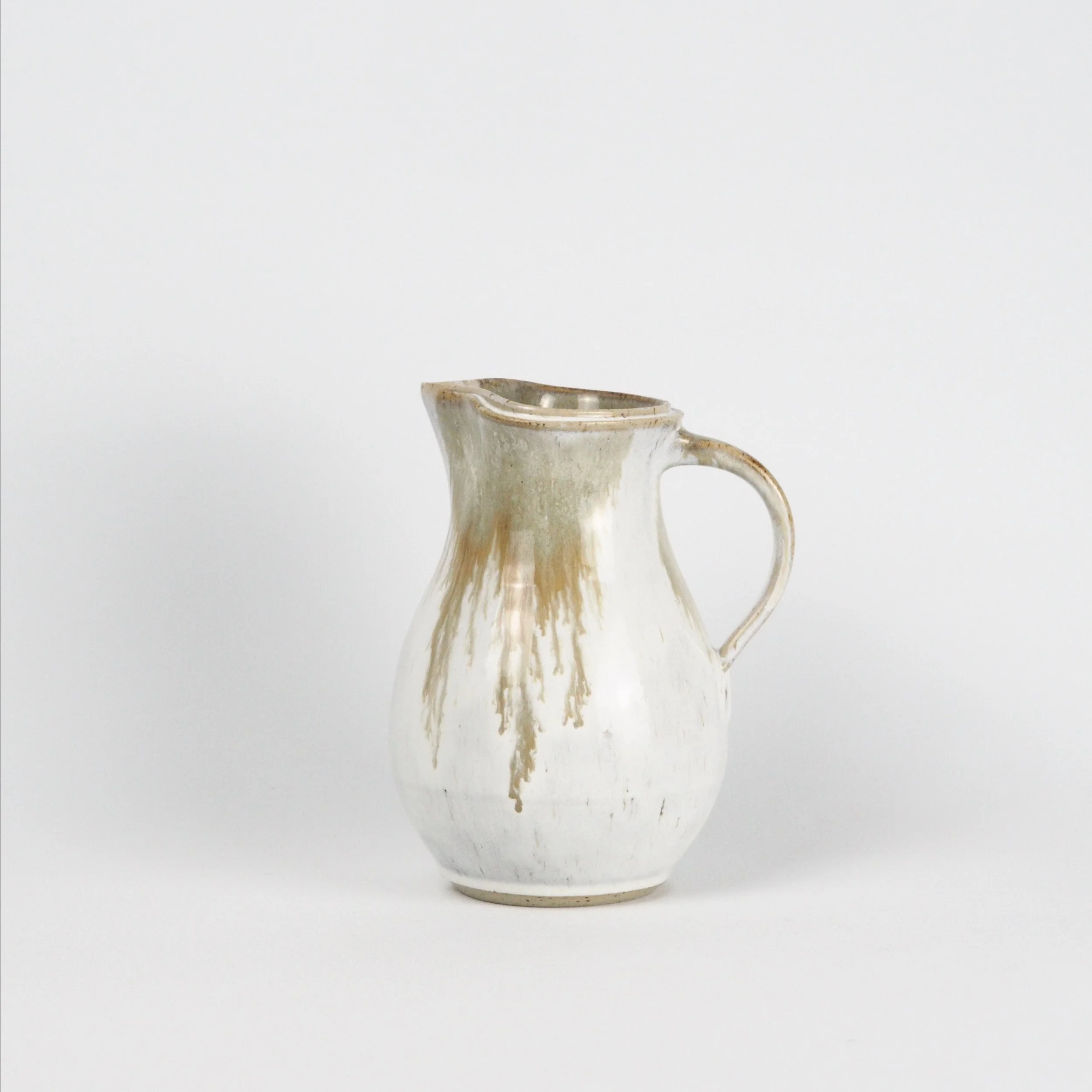 Pitcher, white smoke A