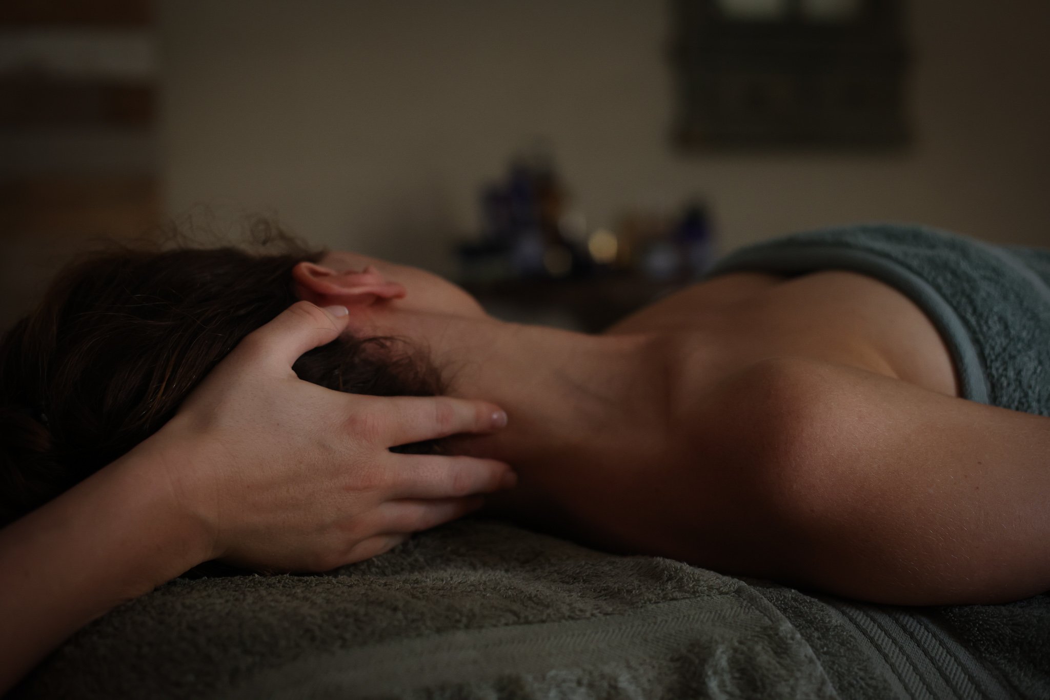 A lady recieving our Signature head, neck and shoulder massage, our take on the traditional Indian Head Massage.