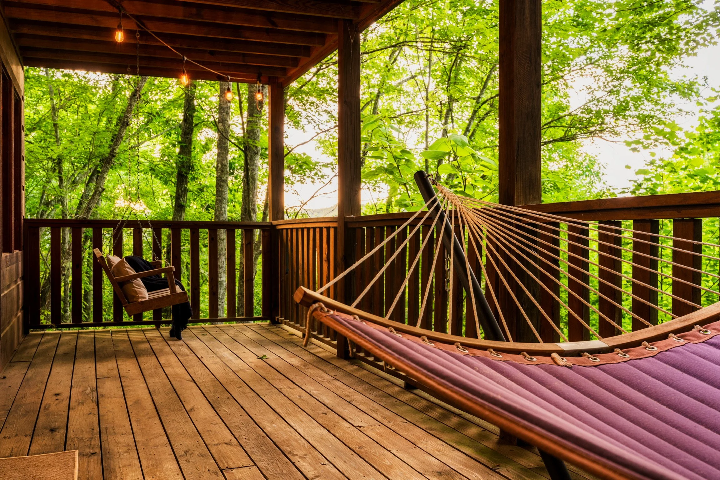 Blue Sage Hideaway lower level balcony hammock and bench swing, wide deck view