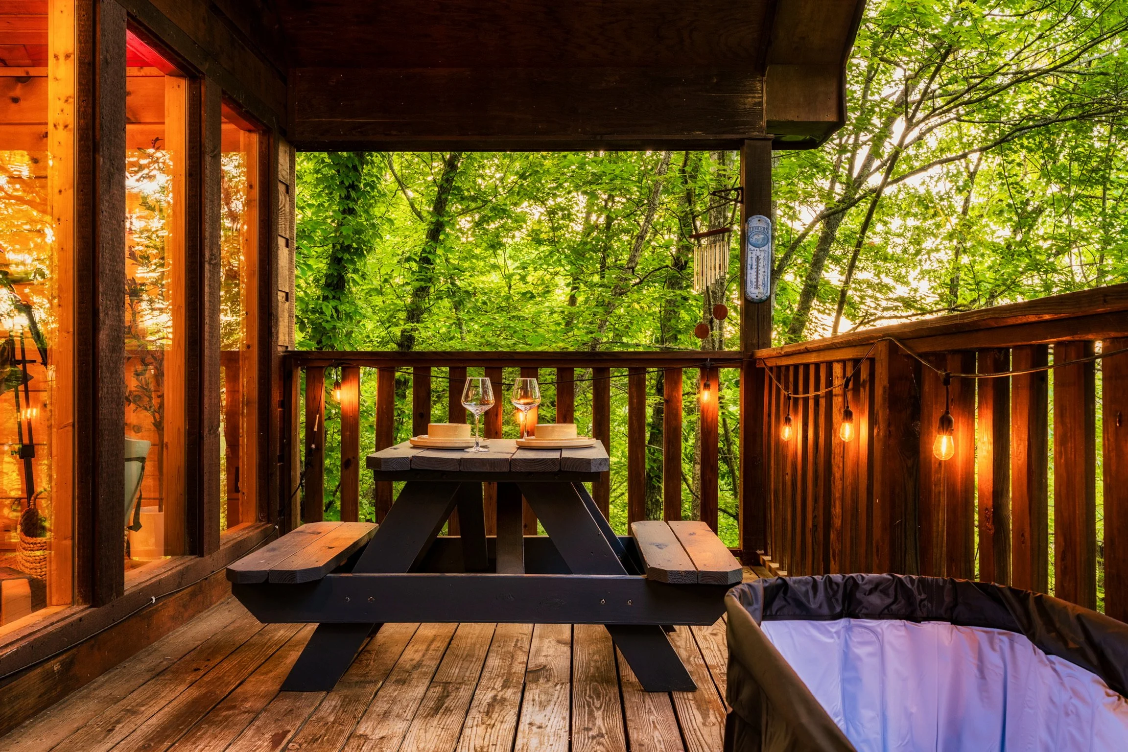 Blue Sage Hideaway upper level balcony deck dining table