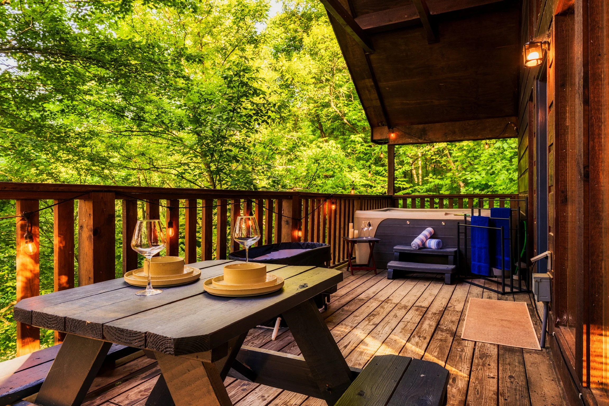 Blue Sage Hideaway upper level balcony deck table and optional upgrade cold plunge