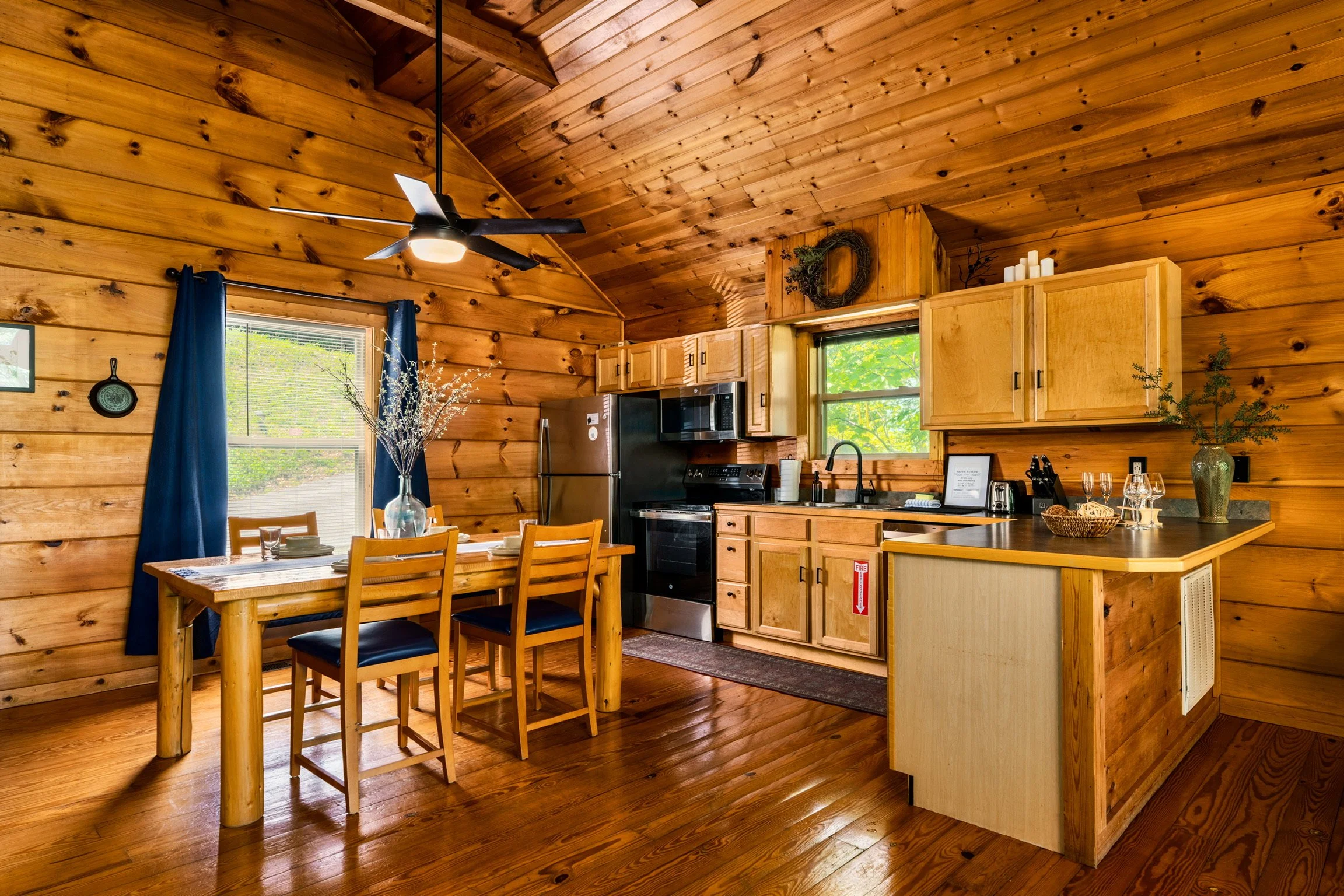 Blue Sage Hideaway kitchen counter with dining table