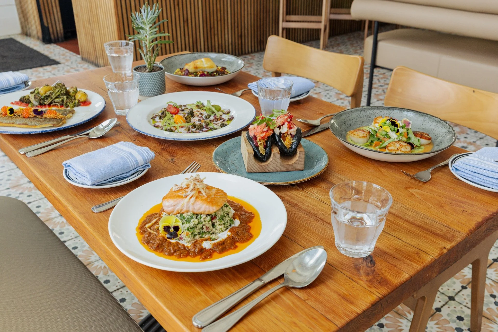 Have you completely melted, yet? 😅🥵☀️

If you aren&rsquo;t cooling off in a body of water, you must escape the four walls of your home to join us for dinner tonight. Doors open at 4pm.

🦪 Happy Hour 4-6pm: $1.50 Oysters, Daily Selection 

🥗 What 