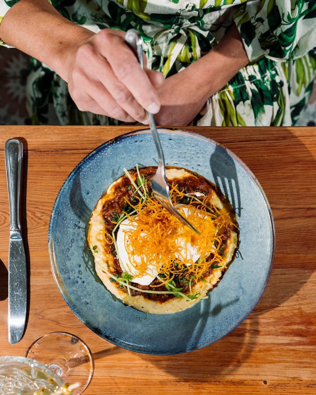 Finalizing your weekend plans? A few reminders about our 🌟SUNDAY BRUNCH🌟 we love so much. 

〰️ Brunch is only on Sunday! Our delicious lunch menu is offered on Saturday
〰️ 11am to 3pm
〰️ Indoor and outdoor seating available
〰️ Menu = elevated break