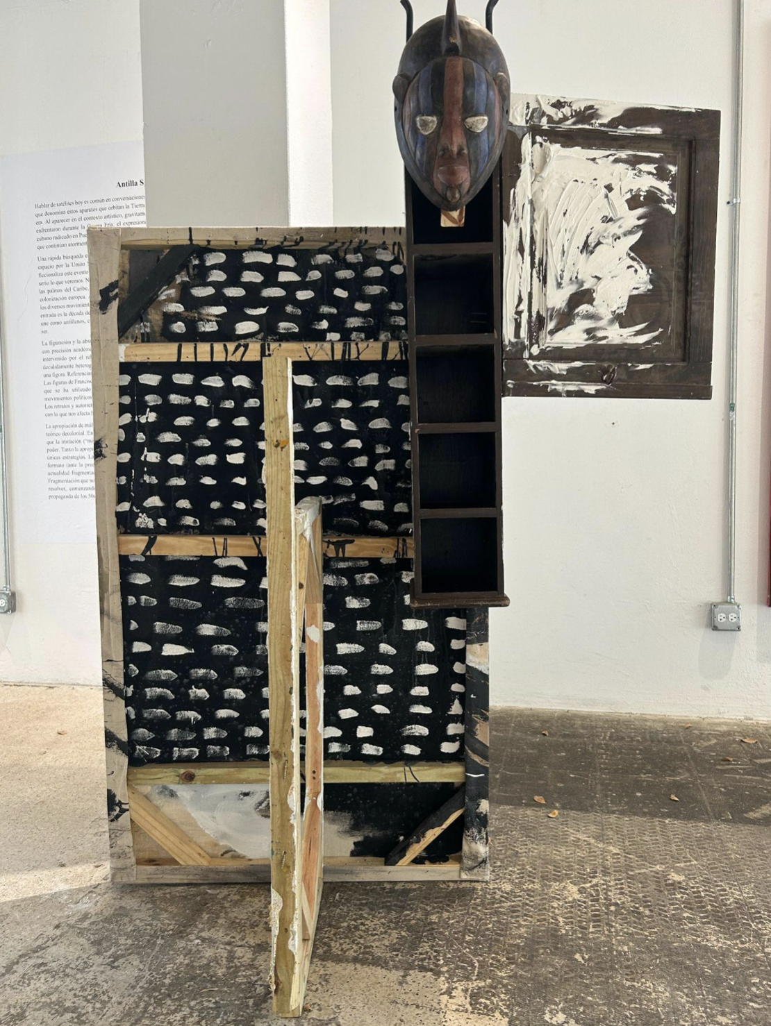  “Antilla Sputnik” instalación, medidas varias