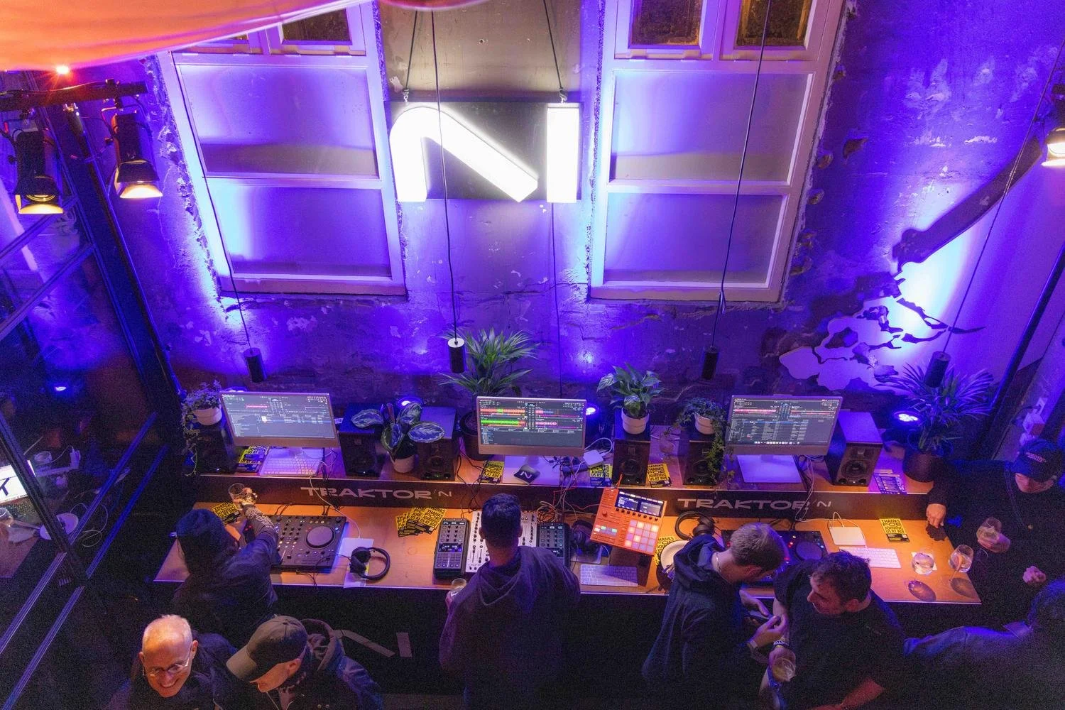 native-instruments-ade-2025-attendee-using-traktor-workstation---01.jpg
