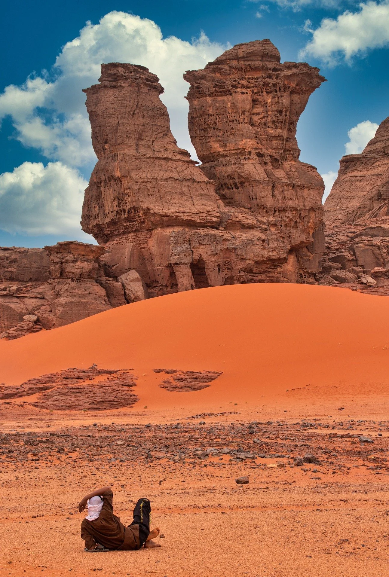 ramdanidjamel-tassili-5317409_1920.jpg
