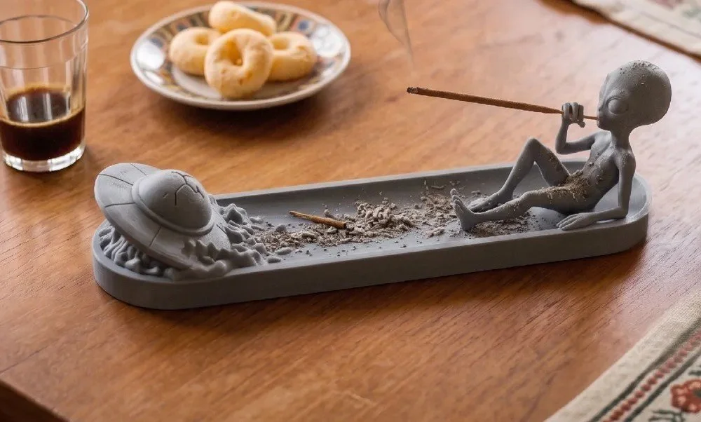 3D-Printed UFO Incense Holder & Sci-Fi Display 👽