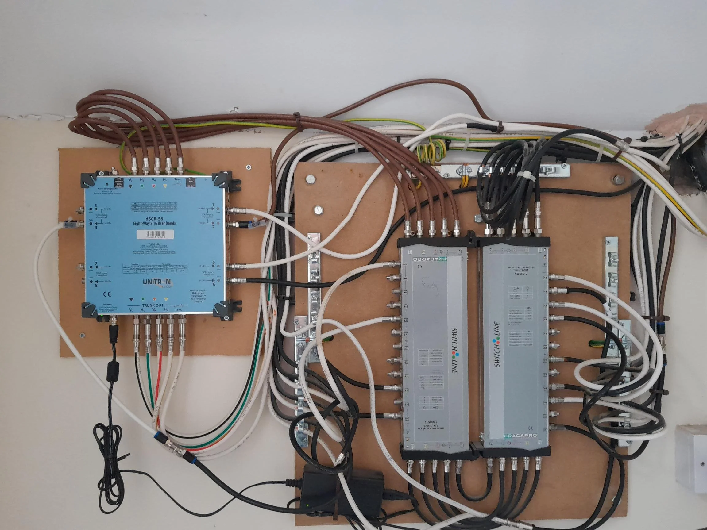 Integrated reception system repairs to a block of flats