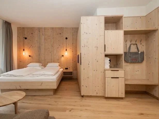 Hotel Kristall - Montagefertige Möbel von hali friends