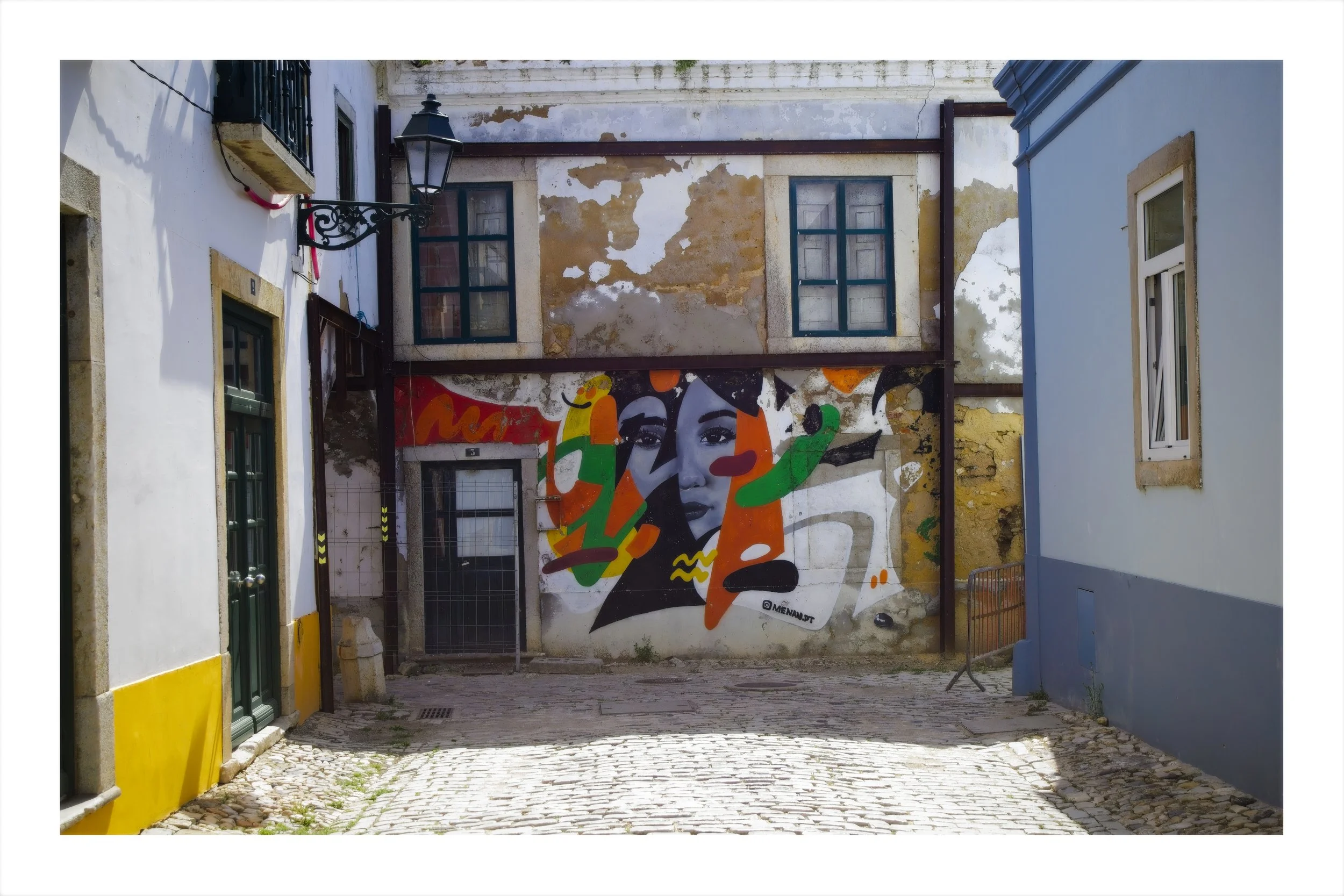 A colourful wall in Faro