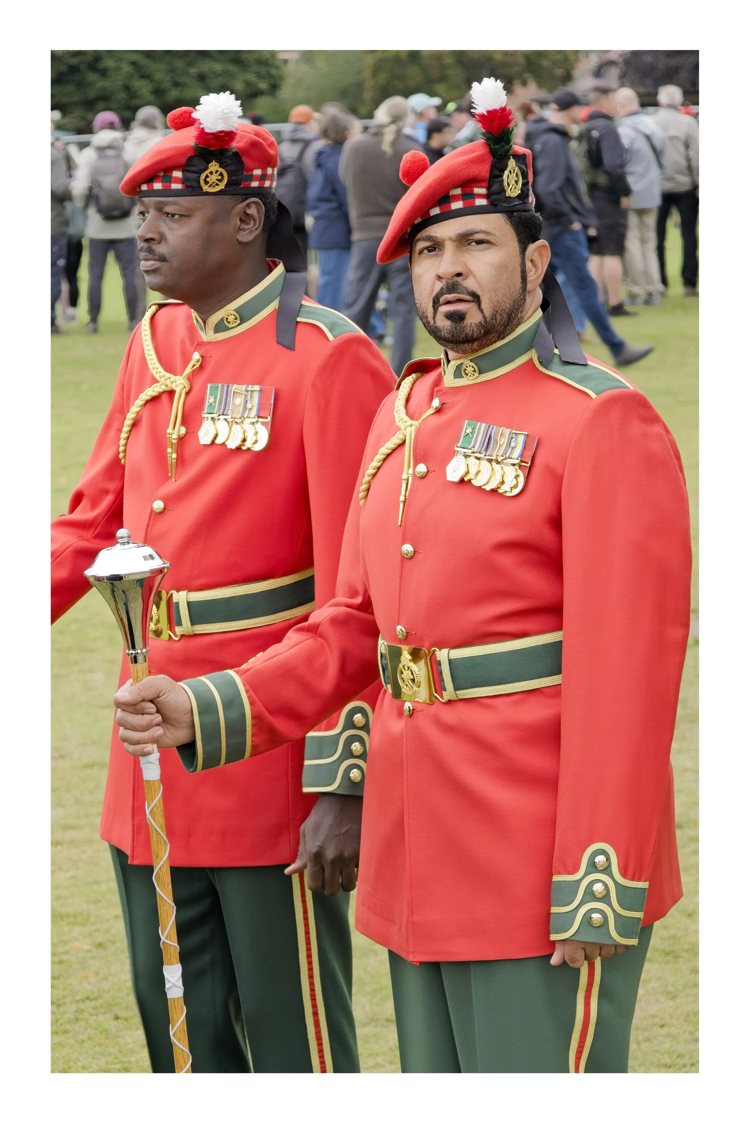 2 officers from the Royal Army of Oman in their red and green uniforms