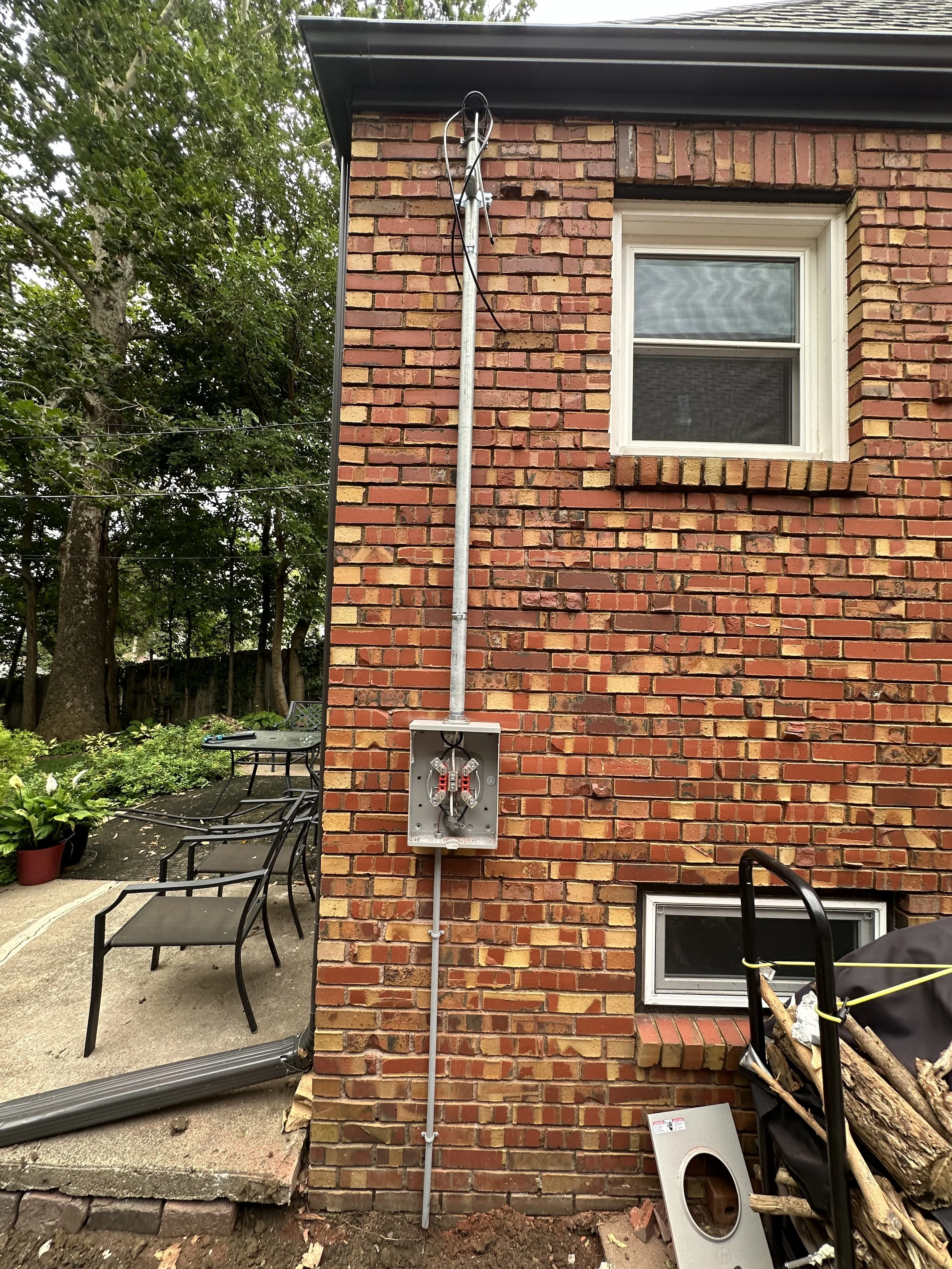 New 100 amp meter socket/Mast going up