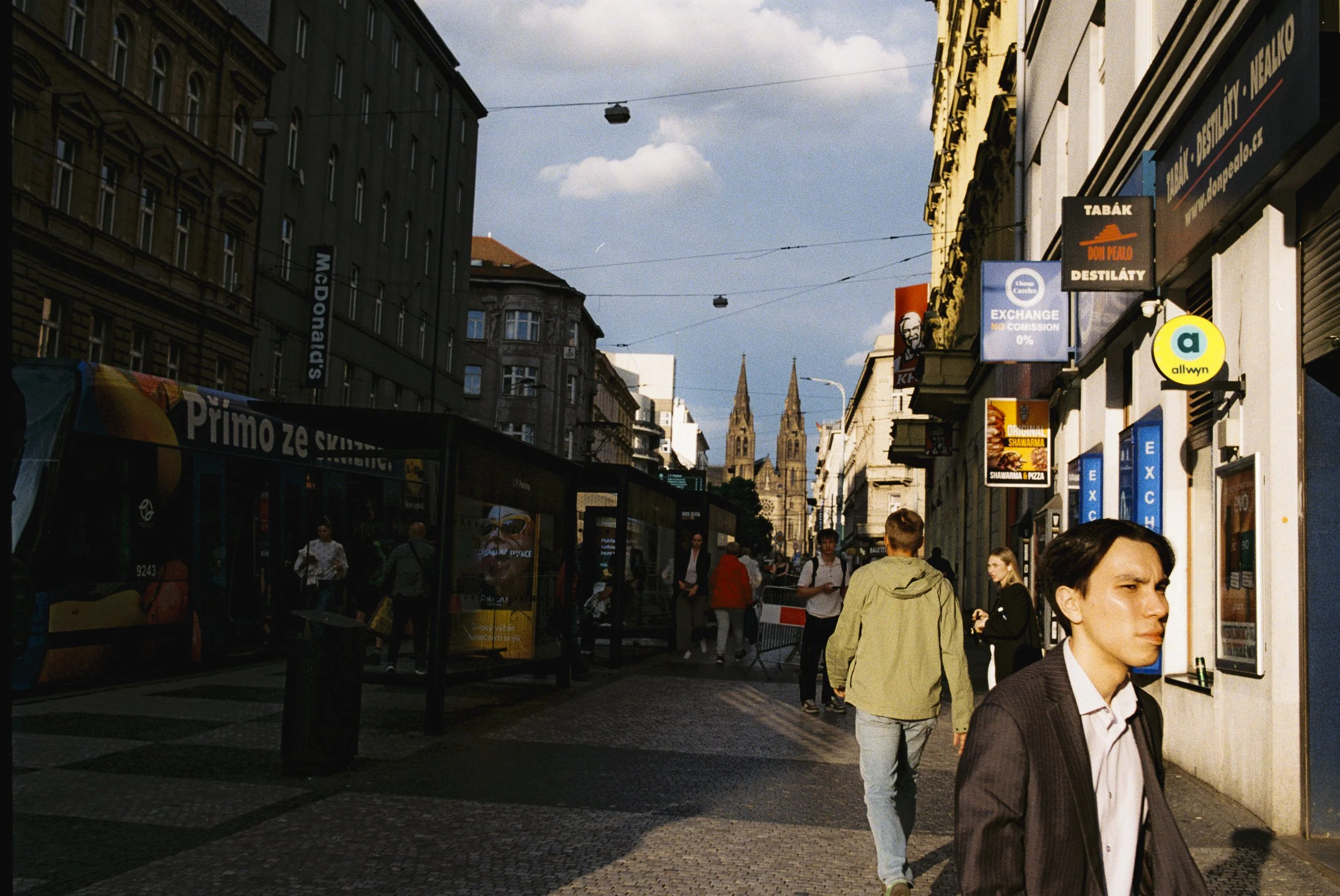 R1-01977-020A.jpg