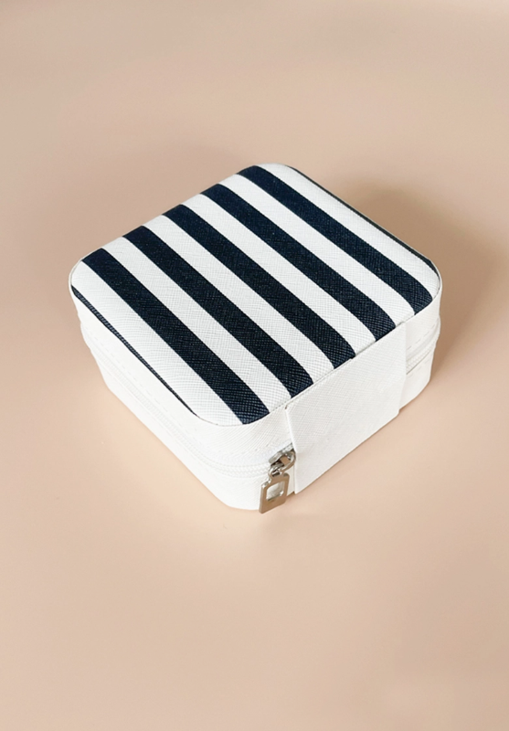 black organizer.png