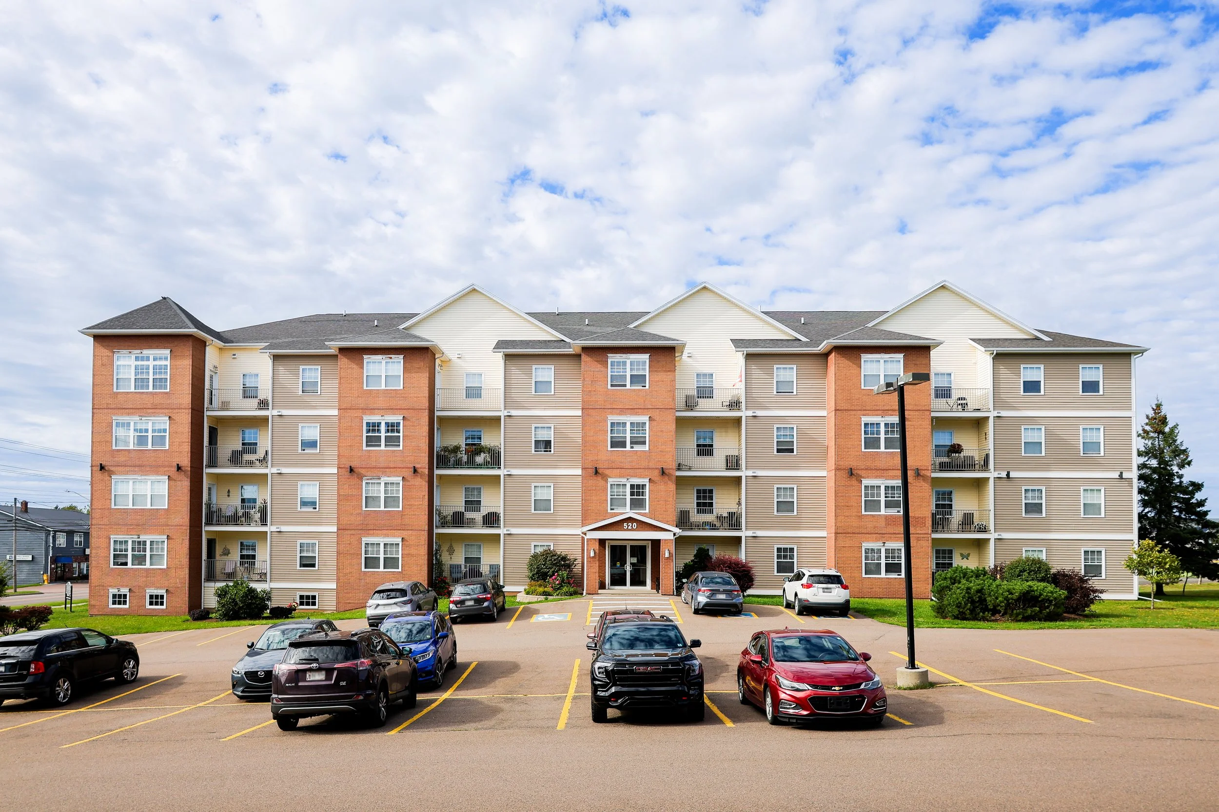 520 North River Road
