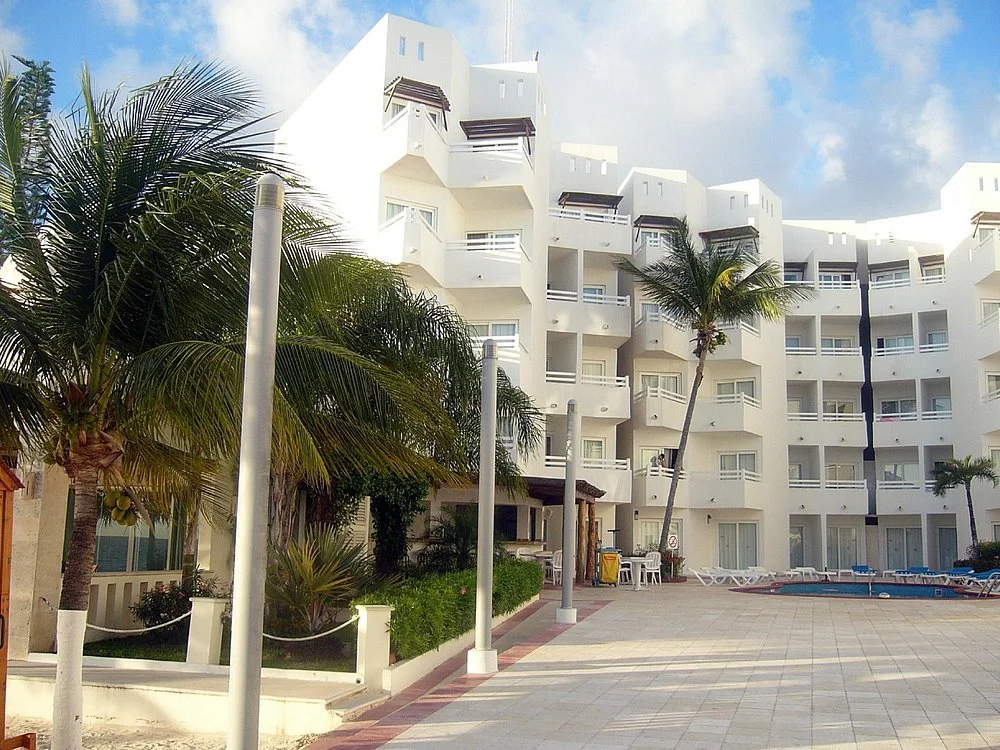 holiday-inn-cancun-arenas (1).jpg