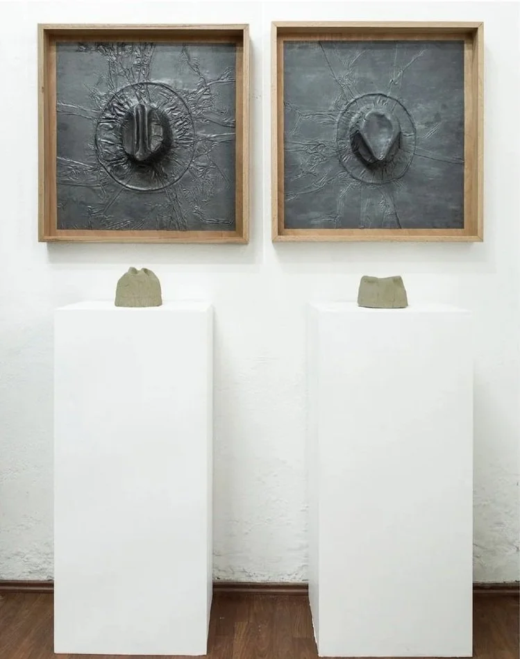 2019
Materia Gris
Instalación
Madera Plomo y Cemento
200x160cm