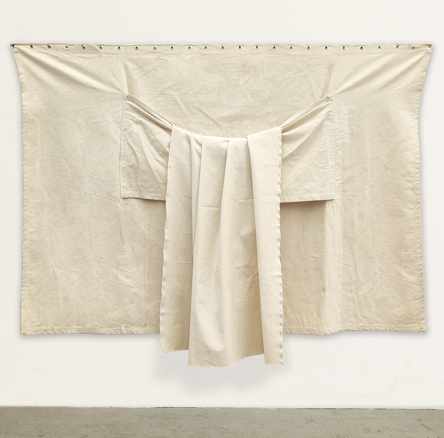 Gravity lll (Tarp), 2022
Tarp on Tarp 
71” x 73” x 5”

Gravedad lll (Lona), 2022
Lona sobre Lona
180 cm x 186 cm x 12 cm