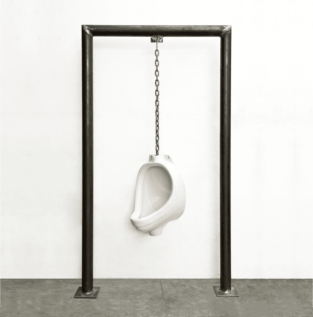 Portal ll (Fountain), 2022 (Homage to Duchamp)
Galvanized Steel, Chain and Urinal
79” x 39” x 12”   

Portal ll (Fuente), 2022 (Homenaje a Duchamp)
Acero Galvanizado, Cadena y Mingitorio
180 cm x 100 cm x 30 cm