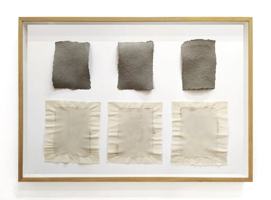 April Triptych 2020, 2021
3 Handmade Papers out of Newspapers Corresponding to 3 different  Relevant Days and the Cloths on which they were made
37” x 53” x 4”

Tríptico de Abril, 2021
3 Papeles Hechos a Mano con Periódicos de 3 Días Relevantes
95 cm