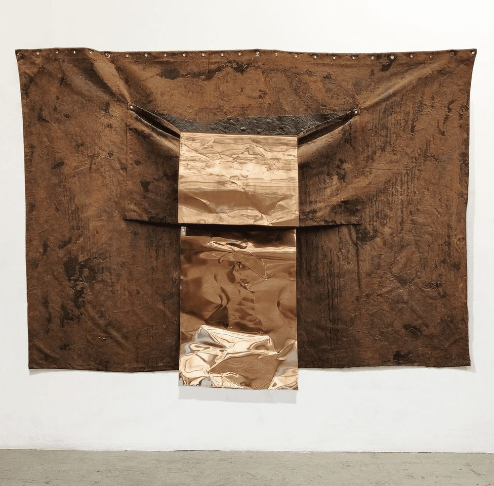 Gravity ll (Lightning Rod) , 2021
Tarred Tarp and Copper 
71” x 65” x 5”

Gravedad ll (Pararrayos), 2021   
Lona Enchapopotada y Hoja de Cobre
180 cm x 166 cm x 12 cm