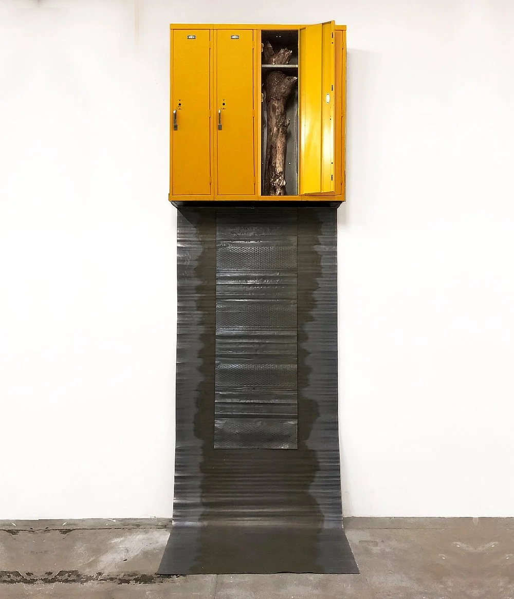 Fat, Frankie, 2018
Lockers, Troncos y Plomo Reutilizado 
316 x 122 x 30 cm.
