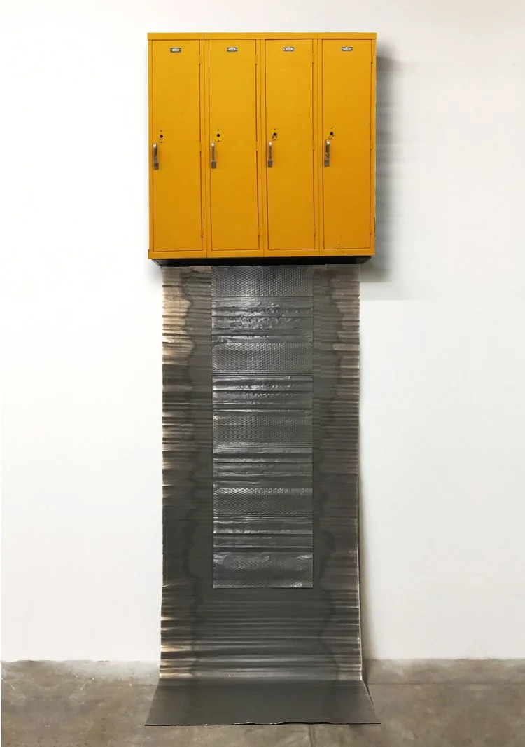 Fat Frankie, 2018
Repurposed Lockers, Log and Lead
144” x 48” x 12”

Fat, Frankie, 2018 
Lockers, Troncos y Plomo Reutilizado 
366 cm x 122 cm x 30 cm