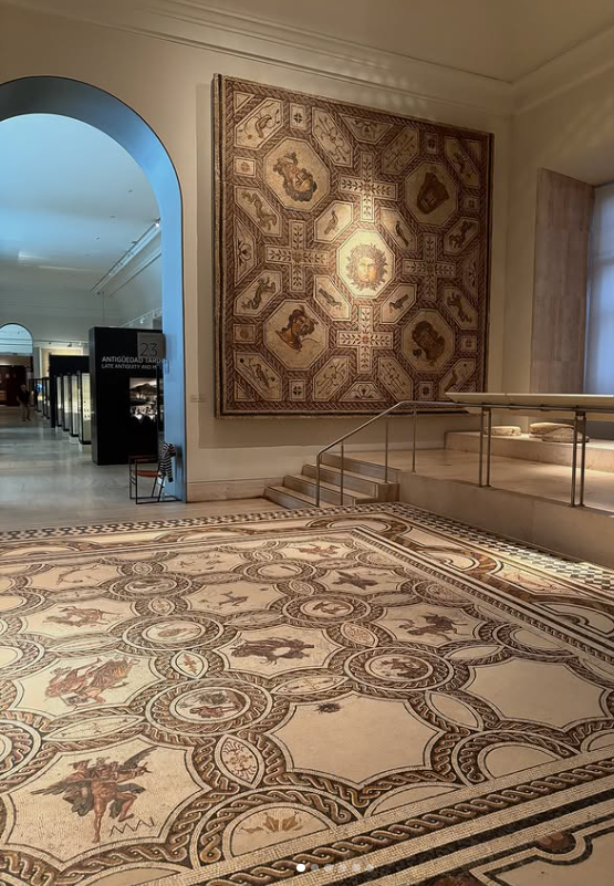 Mosaicos … 😍😍😍 me encantan tanto! Siempre es un placer encontrarlos. griegos y romanos ❤️ un recuerdo que quería compartir con ustedes con amor ❤️
Museo arqueológico de Madrid España
Museo arqueológico de Grecia Atenas