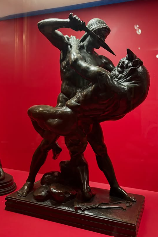 Teseo y el minotauro!
De mis historias favoritas. Encontré esta linda escultura de bronce, pequeña pero majestuosa 🥰 en el museo de bellas artes de Buenos Aires, Argentina