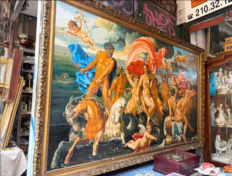 Mitología, mar y caos divino.
Una obra encontrada por casualidad en Atenas que parecía respirar entre las antigüedades de la ciudad! Perderse y encontrar esta obra es sentirse en un mito!
El autor es desconocido, lo he encontrado en una tienda…esta i