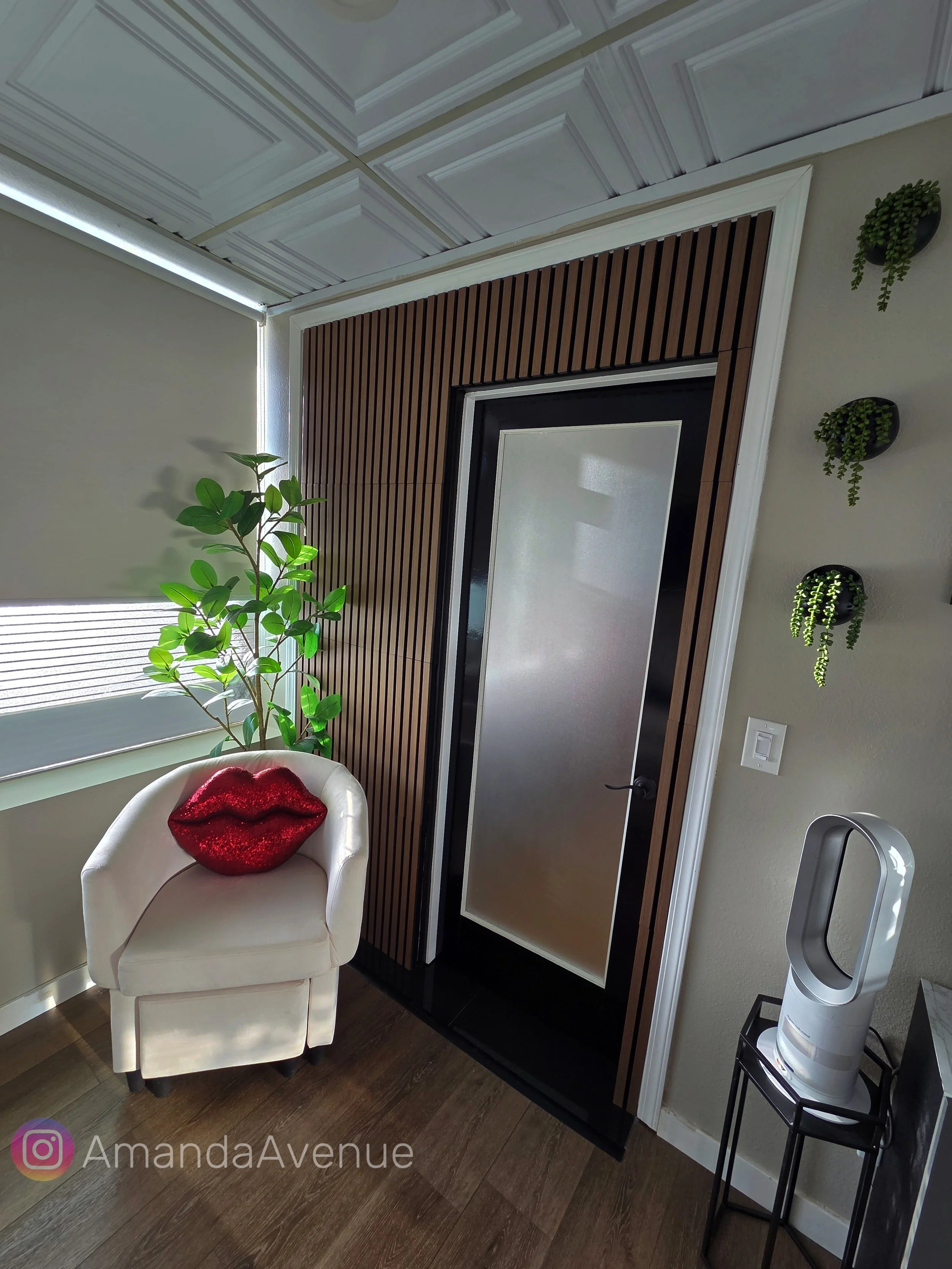 Private cozy high end studio at Luna Luxe Beauty Lounge in Longview, Washington for permanent makeup, paramedical tattooing, and beauty services.