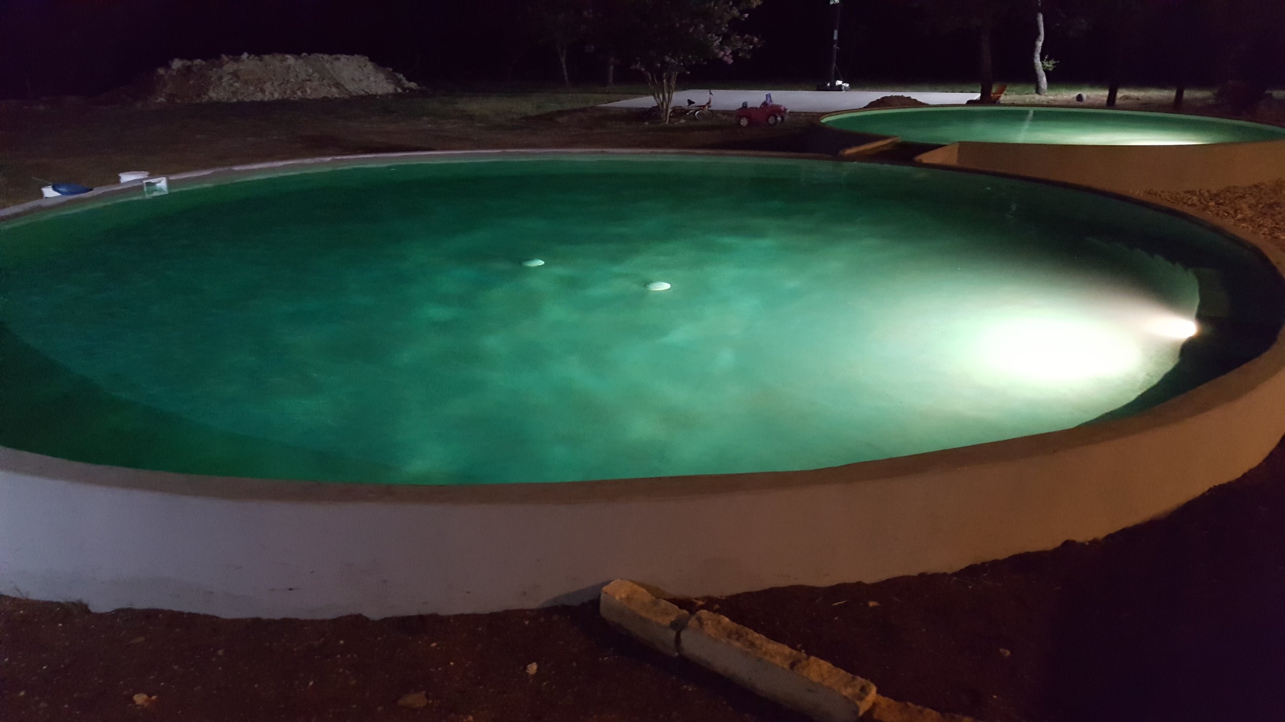LIGHT FOR NIGHT SWIMS