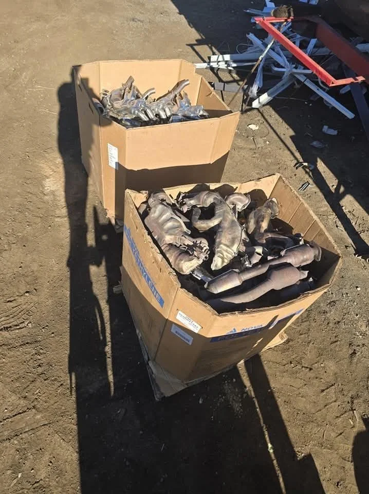 Bulk catalytic converters prepared for recycling