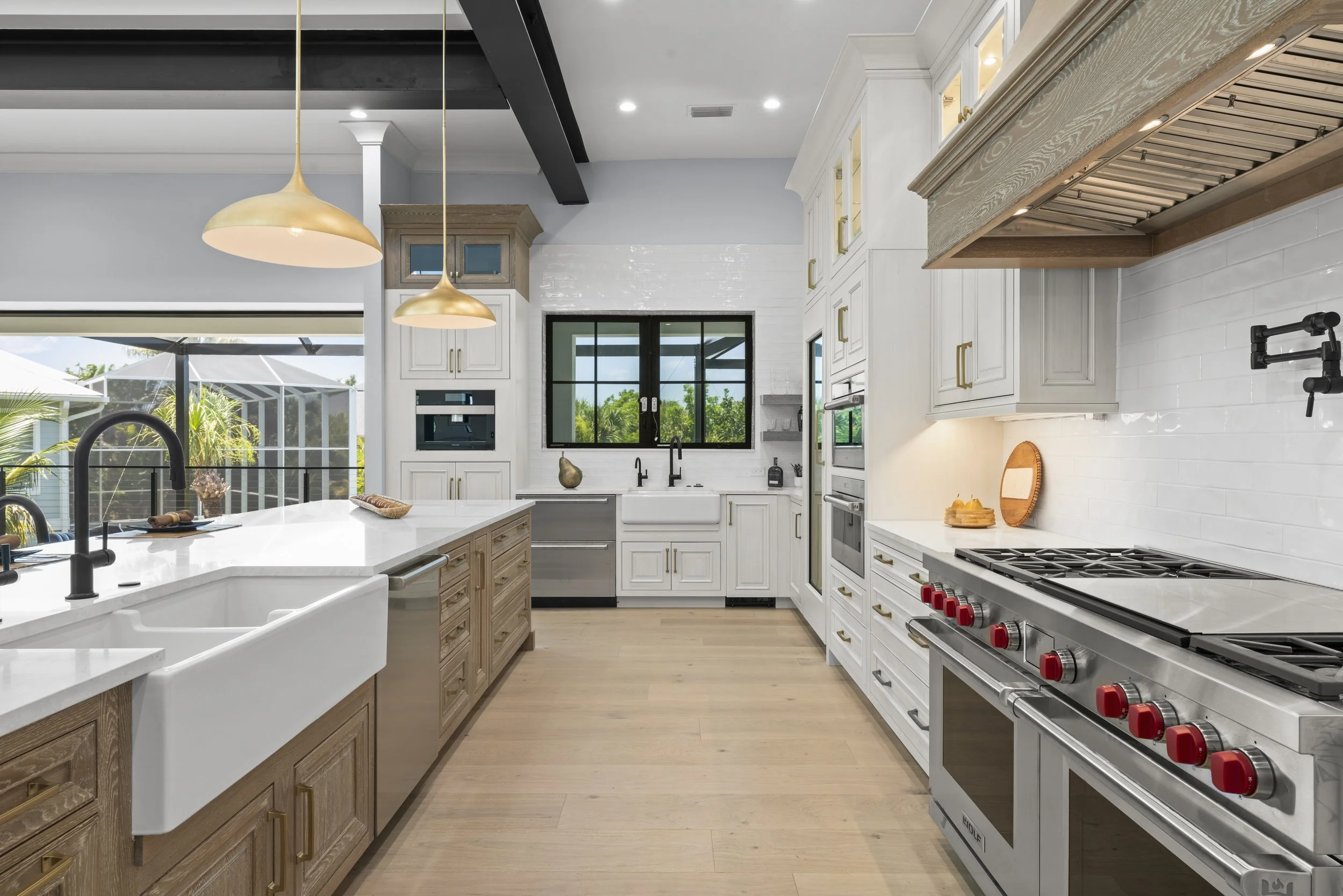 38 Kitchen 1v.jpg