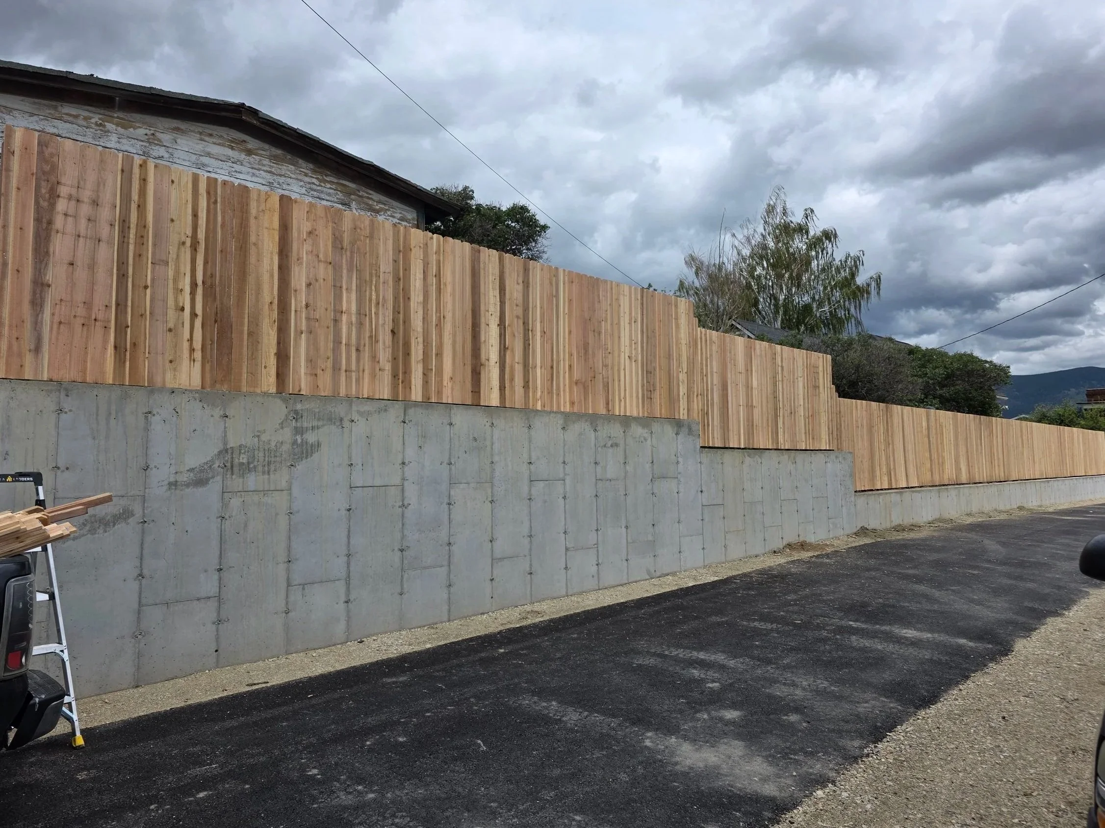 Cedar Fence on a Retaining Wall — Uptown Butte