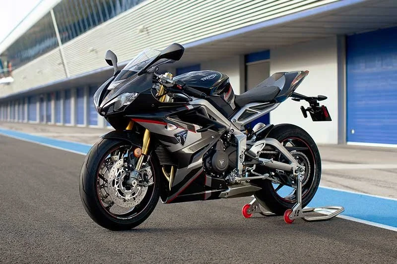 Triumph-Daytona-Moto2-765-3qtrL.jpg