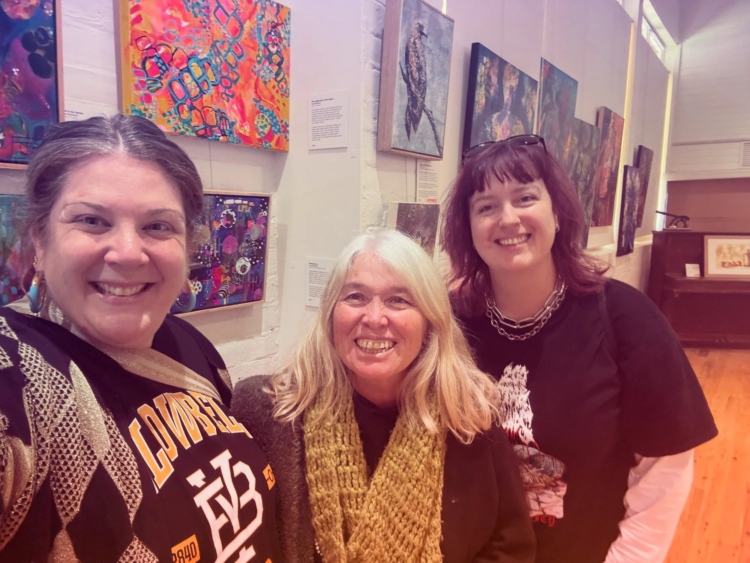 🫟 A very arty day in Deni with two incredible OTYP artists - Louise Moriarty and Meg Williams 🫟 we all had a great time at the &ldquo;Art of Three&rdquo; exhibition at the @peppinheritagecentre enjoying some great work by other local artists 🫟