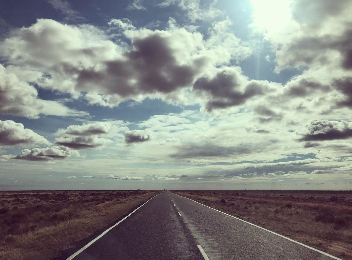 bitumen-road-into-horizon.png