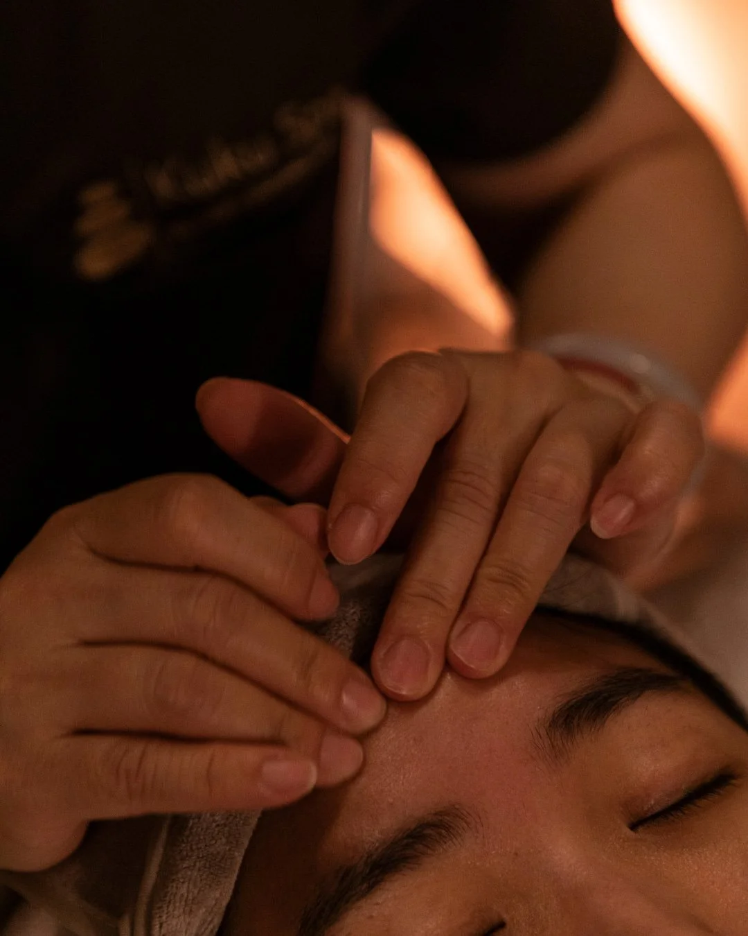 A facial here isn't rushed. 

Clean technique, unhurried pacing, and a ritual tailored to your skin, for relaxation and circulation support. 

Your specialist walks you through each step, oil selection included. 

Available at all three Manhattan loc