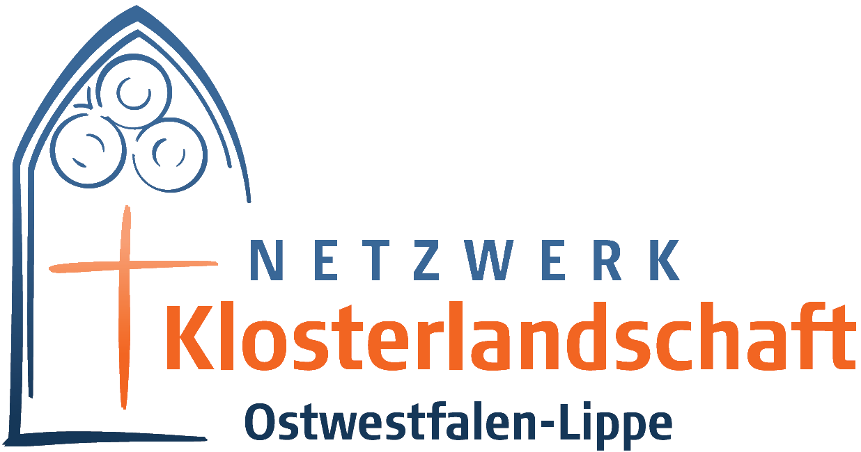Logo des Netzwerks Klosterlandschaft Ostwestfalen-Lippe, das ein stilisiertes gotisches Kirchenfenster mit einem Kreuz und drei Kreisen über dem Text zeigt.